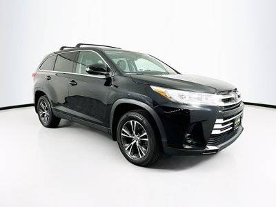 2019 Toyota Highlander LE FWD photo