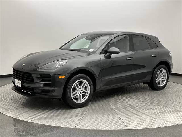 2020 Porsche Macan  AWD photo