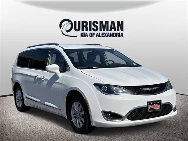 2019 Chrysler Pacifica Minivan Touring L FWD photo