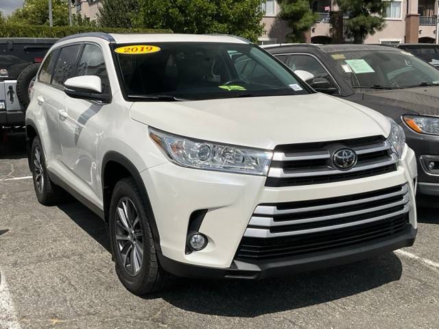 2019 Toyota Highlander XLE AWD photo