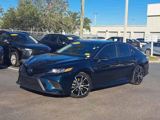 2020 Toyota Camry SE FWD photo