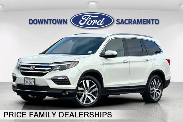 2017 Honda Pilot Touring FWD photo