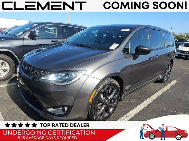 2020 Chrysler Pacifica Minivan Touring FWD photo