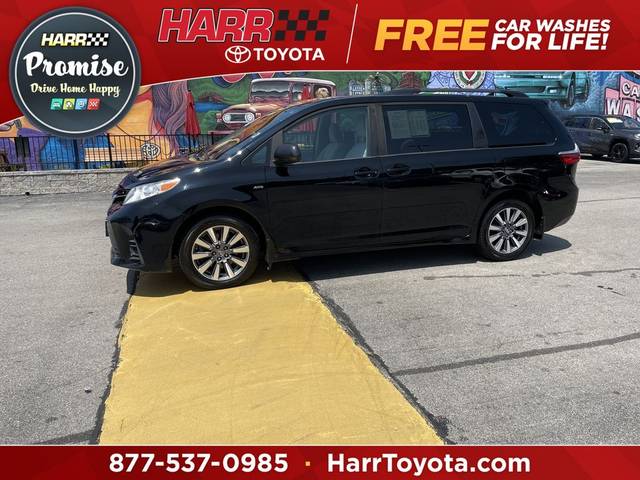 2020 Toyota Sienna LE AWD photo