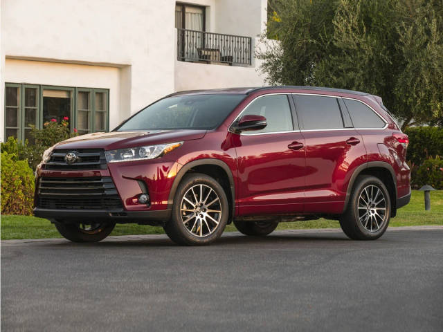 2019 Toyota Highlander LE Plus FWD photo