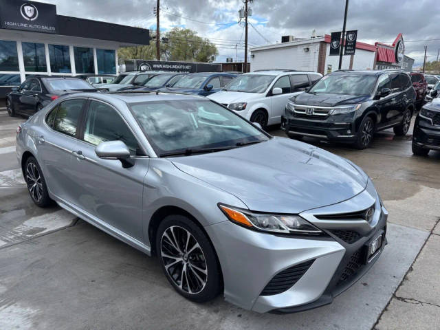 2020 Toyota Camry SE FWD photo