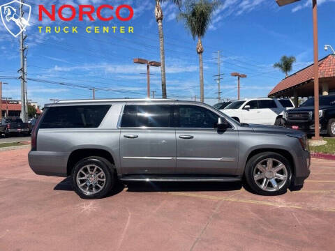 2019 Cadillac Escalade ESV Luxury RWD photo
