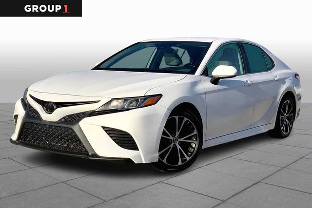 2020 Toyota Camry SE FWD photo