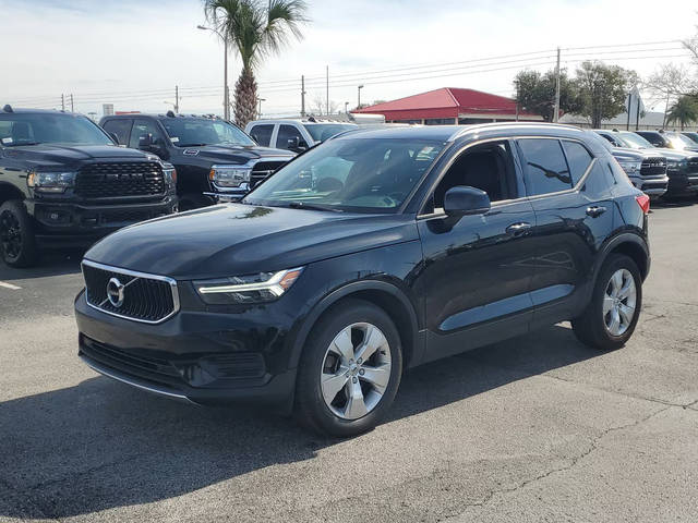 2020 Volvo XC40 Momentum FWD photo