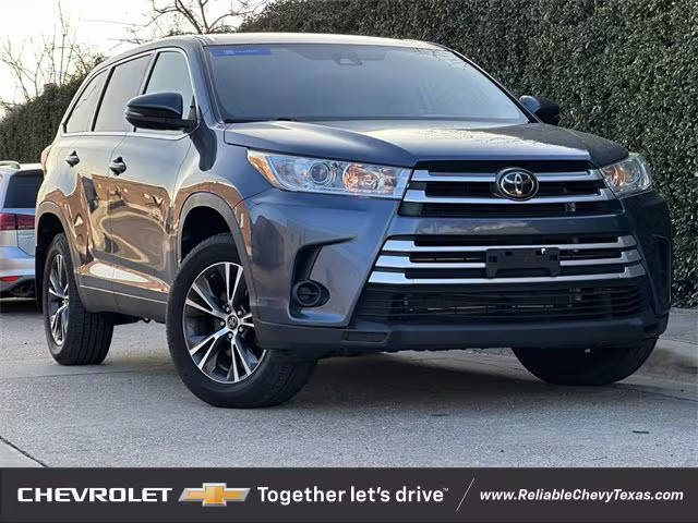 2019 Toyota Highlander LE FWD photo