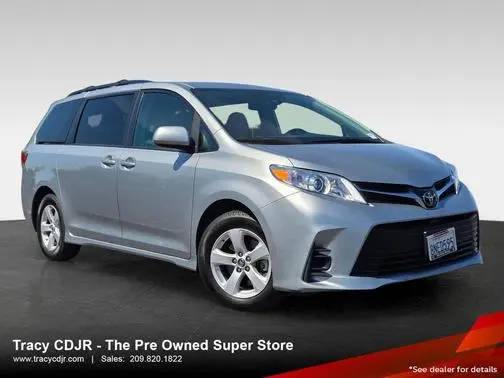 2020 Toyota Sienna LE FWD photo