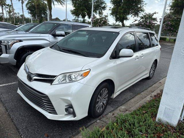 2020 Toyota Sienna XLE FWD photo