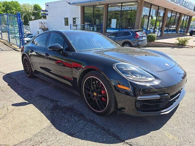 2020 Porsche Panamera GTS AWD photo