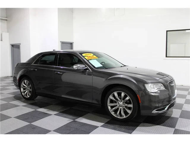 2019 Chrysler 300 Touring RWD photo