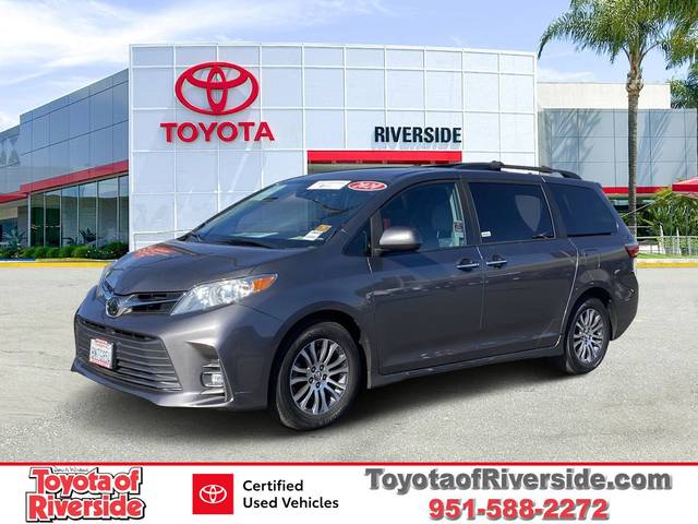 2020 Toyota Sienna XLE FWD photo