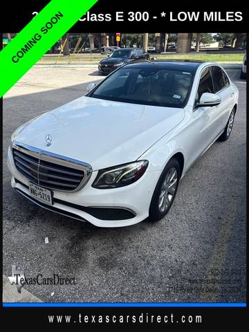 2017 Mercedes-Benz E-Class E 300 Luxury RWD photo
