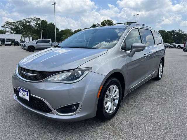 2019 Chrysler Pacifica Minivan Touring L FWD photo