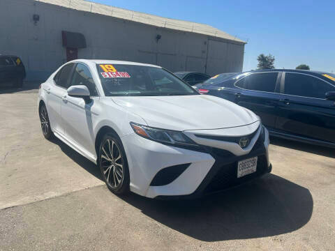 2019 Toyota Camry SE FWD photo
