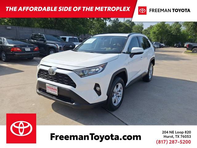2020 Toyota RAV4 XLE FWD photo