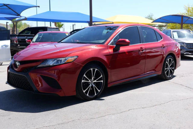 2020 Toyota Camry SE FWD photo