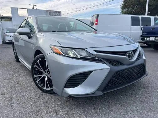 2020 Toyota Camry SE FWD photo