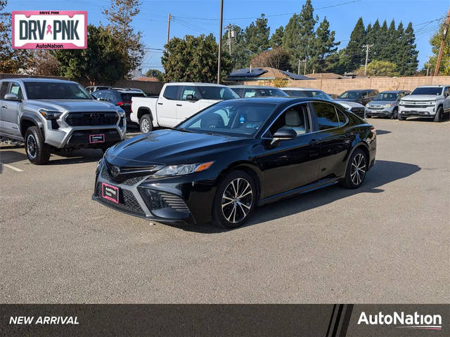 2020 Toyota Camry SE FWD photo