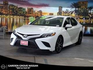 2020 Toyota Camry SE FWD photo