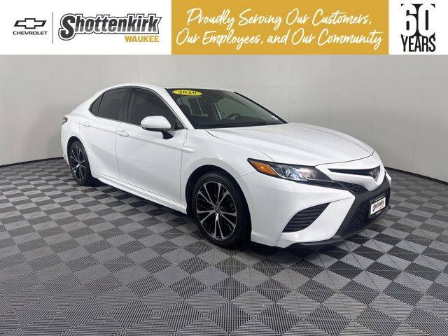 2020 Toyota Camry SE FWD photo