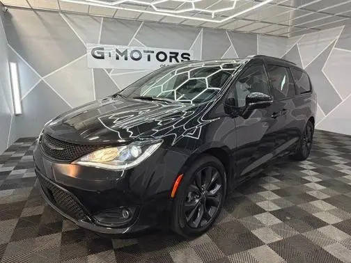 2020 Chrysler Pacifica Minivan Limited FWD photo