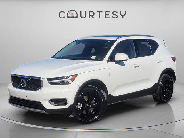 2020 Volvo XC40 Momentum AWD photo