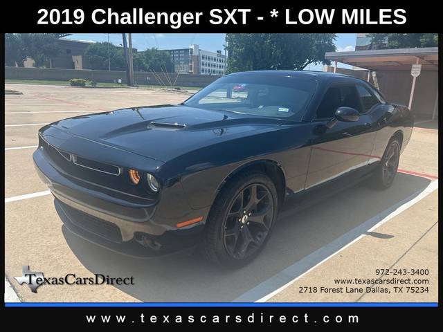 2019 Dodge Challenger SXT RWD photo