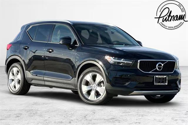 2020 Volvo XC40 Momentum AWD photo