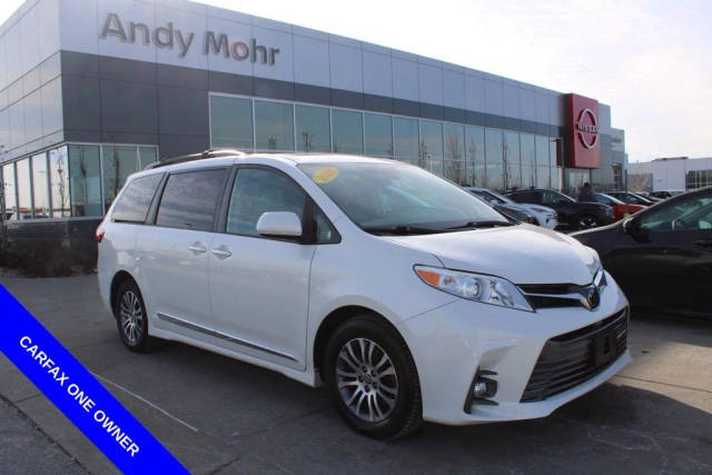 2020 Toyota Sienna XLE FWD photo