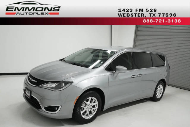 2020 Chrysler Pacifica Minivan Touring FWD photo
