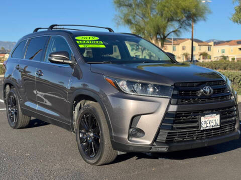 2019 Toyota Highlander SE FWD photo