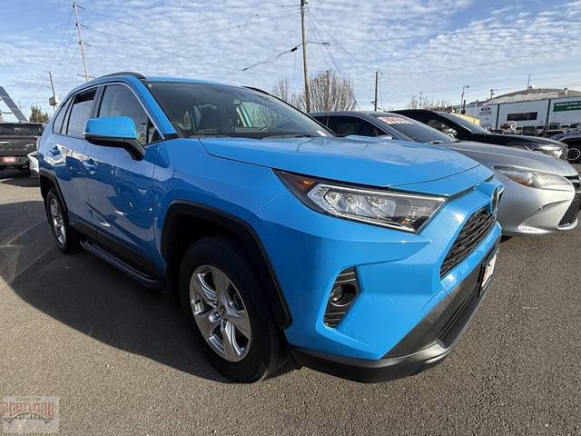 2020 Toyota RAV4 XLE AWD photo