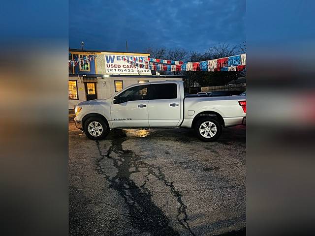 2018 Nissan Titan SV 4WD photo