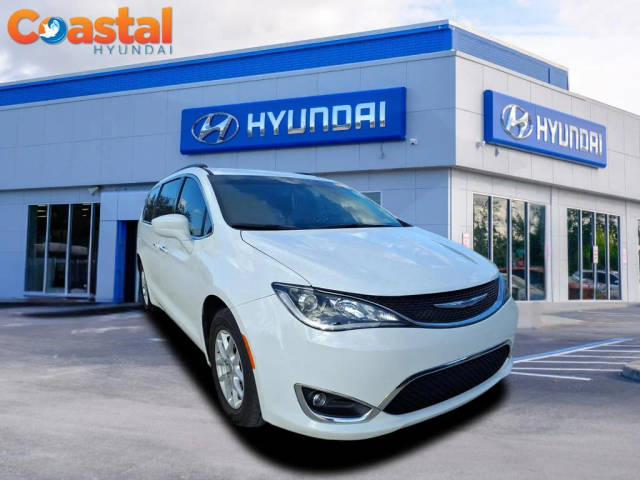 2020 Chrysler Pacifica Minivan Touring FWD photo