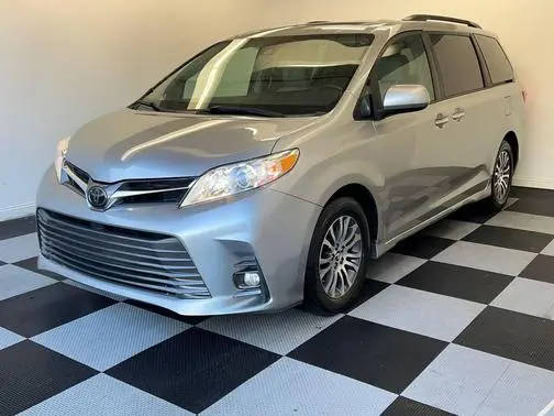 2018 Toyota Sienna XLE FWD photo