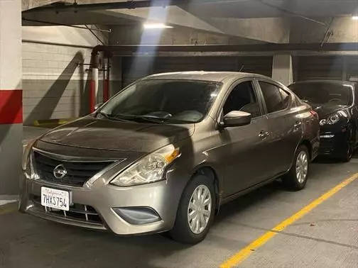 2015 Nissan Versa SV FWD photo