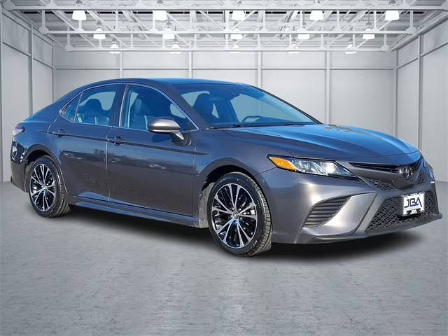 2020 Toyota Camry SE FWD photo