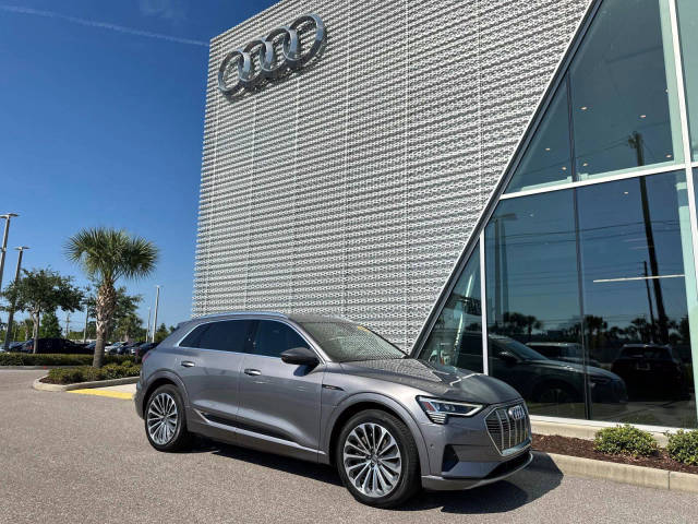 2019 Audi e-tron Prestige AWD photo