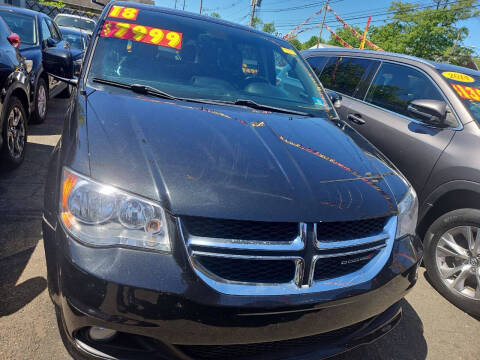 2018 Dodge Grand Caravan SXT FWD photo
