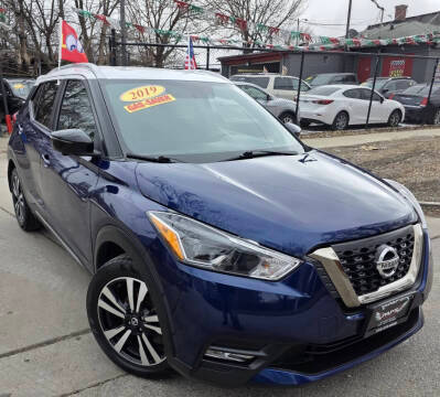2019 Nissan Kicks SR FWD photo