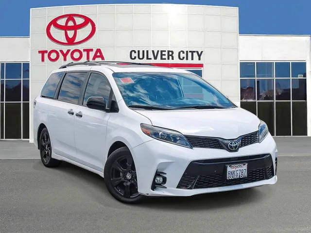 2020 Toyota Sienna SE FWD photo