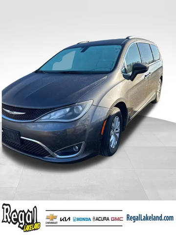 2019 Chrysler Pacifica Minivan Touring L FWD photo