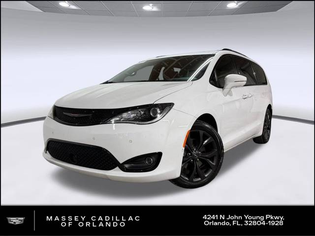 2020 Chrysler Pacifica Minivan Red S FWD photo