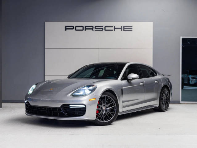 2020 Porsche Panamera GTS AWD photo