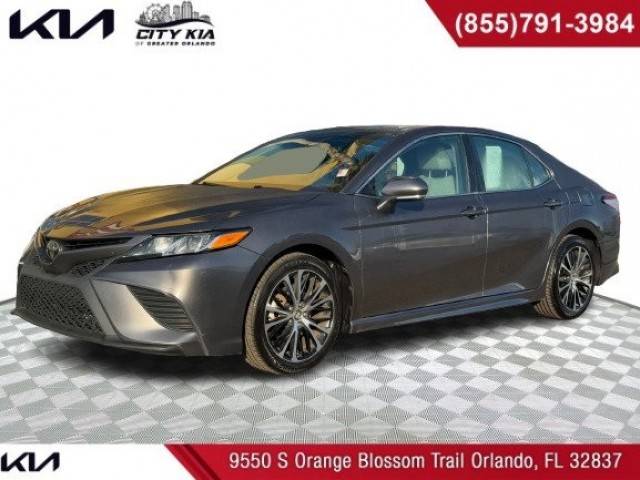 2020 Toyota Camry SE FWD photo