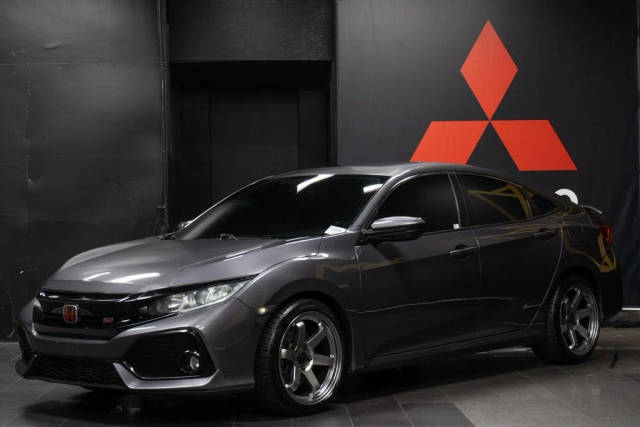 2018 Honda Civic FWD photo